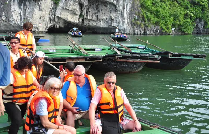 8 Tips for Booking a Cruise Tour to Explore Ha Long Bay